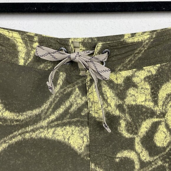 Patagonia Men's 36 Swim Trunks Shorts Green Brown Floral Tropical Vacation Beach - Picture 5 of 12